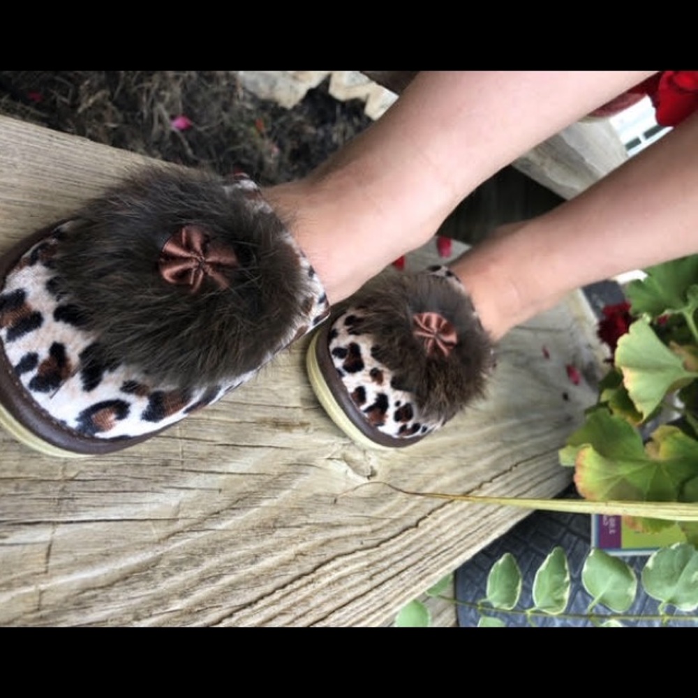 Girls brown leopard style slippers. Sizes 12-5
